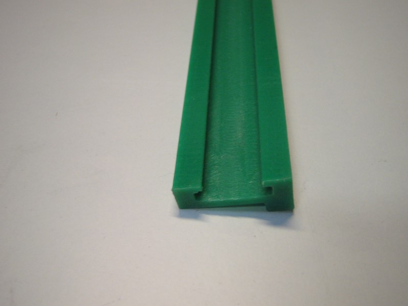 20P20366, Profile C - rail with edge green PEHD 1000 L=2000mm