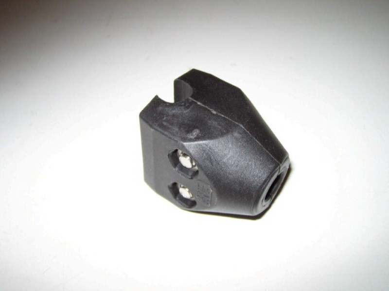 28210015, Clamp for round profile �10mm w. M8 mutter.