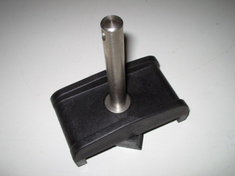 28240118, Double clamp with �12mm rod  for steel C-profile