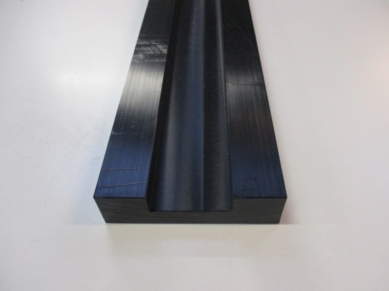 58SM182100, Straight guide code SM182100 in black PE-UHMW 27x100x2000mm