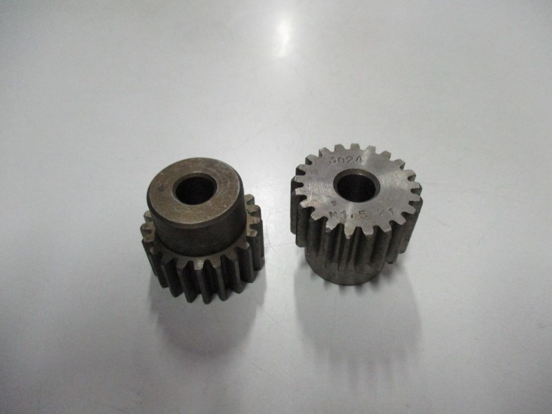 8PM27021, Spur gears with side hub Module 1,5 Z=21 steel