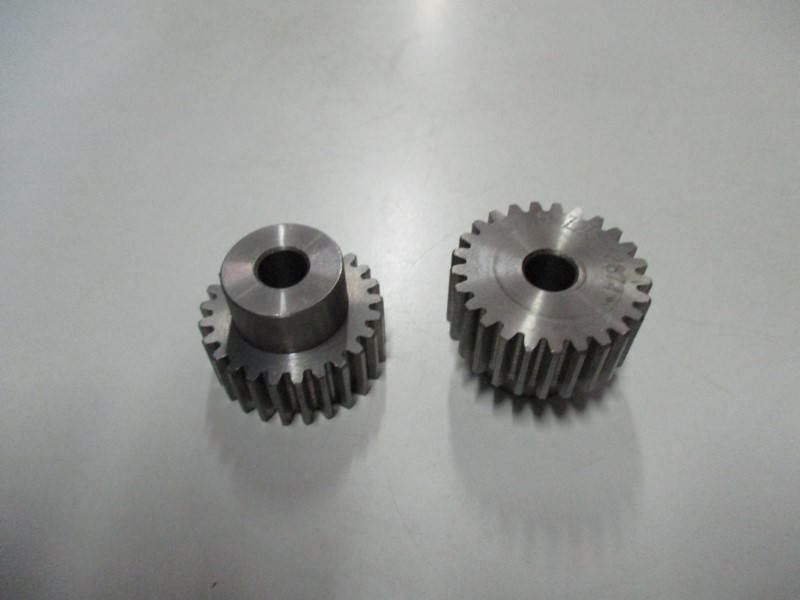 8PM27025, Spur gears with side hub Module 1,5 Z=25 steel