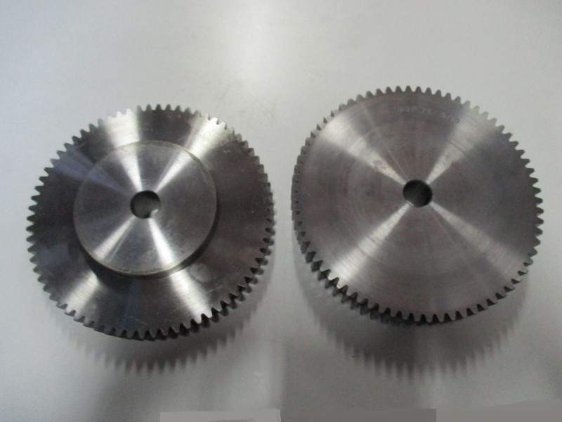 8PM29070, Spur gears with side hub m=2,5   Z=70